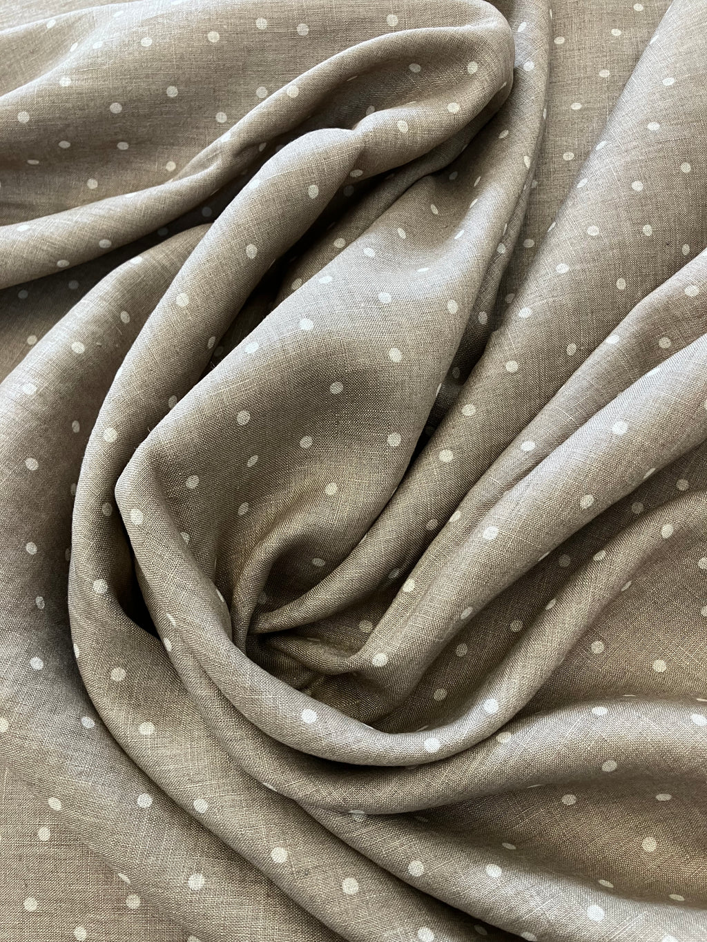 Linen 5mm dot pattern brown